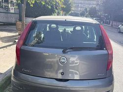 Grigio Usata 2004 Fiat Punto Tre volumi | 850 €