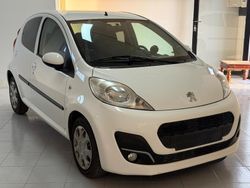 Bianco Usata 2013 Peugeot 107 Access Due volumi | 4650 € (Buon prezzo)