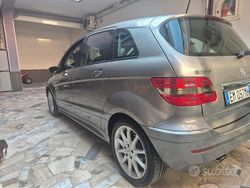 Grigio Usata 2007 Mercedes B200 Monovolume | 5000 € (Molto cara)