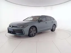 Grün Gebraucht 2024 VW Passat R-line Kombi | 40.900 € (Superpreis)