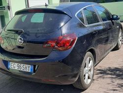 Nero Usata 2011 Opel Astra Cosmo Tre volumi | 3500 € (Buon prezzo)