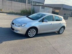 Grigio Usata 2010 Opel Astra Cosmo Tre volumi | 4500 € (Buon prezzo)