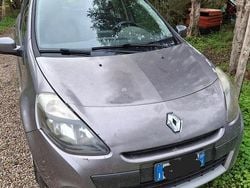 Grigio Usata 2009 Renault Clio II Tre volumi | 1800 € (Ottimo prezzo)