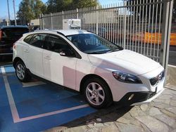Bianco ghiacciaio (614) Usata 2018 Volvo V40 CC Station wagon | 14.900 € (Cara)