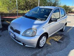 Argento Usata 2002 Toyota Yaris Sol Tre volumi | 2299 € (Buon prezzo)