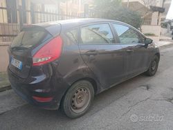 Usata 2009 Ford Fiesta Due volumi | 2400 € (Super prezzo)