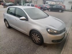 Argento Usata 2012 VW Golf VII Comfortline Tre volumi | 5900 € (Buon prezzo)