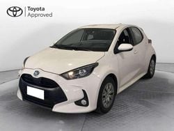 Bianco Usata 2021 Toyota Yaris Hybrid Active Tre volumi | 17.500 € (Buon prezzo)