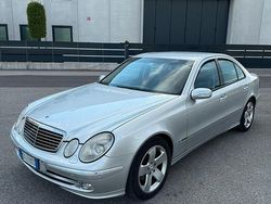 Grigio Usata 2002 Mercedes E270 Tre volumi | 5500 € (Cara)