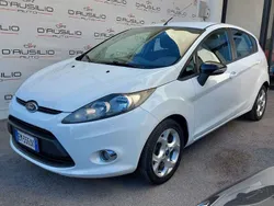 Bianco Usata 2012 Ford Fiesta Titanium Due volumi | 3990 € (Buon prezzo)