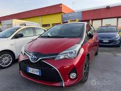 Rosso Usata 2016 Toyota Yaris Hybrid Style Tre volumi | 9500 € (Buon prezzo)