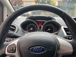 Grigio Usata 2009 Ford Fiesta Titanium Tre volumi | 2900 € (Buon prezzo)