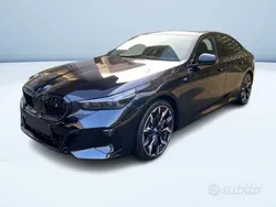 Nuova 2025 BMW i5 Comfort Edition Tre volumi | 83.780 € (Cara)