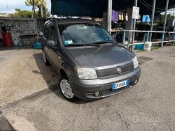 Grigio Usata 2012 Fiat Panda Classica Due volumi | 2950 € (Molto cara)