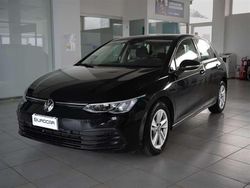 Nero / black Usata 2022 VW Golf VIII Life Tre volumi | 19.500 € (Buon prezzo)