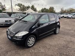 Nero Usata 2009 Mercedes A180 Elegance Tre volumi | 3500 € (Buon prezzo)