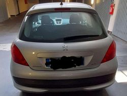 Grigio Usata 2007 Peugeot 207 Tre volumi | 5000 € (Molto cara)