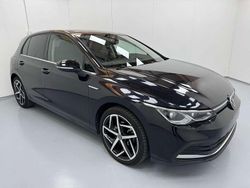 Nero perla Usata 2021 VW Golf VIII Style Tre volumi | 22.900 € (Buon prezzo)