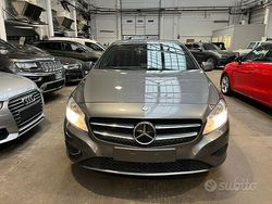 Grigio Usata 2015 Mercedes A180 Tre volumi | 15.900 € (Buon prezzo)