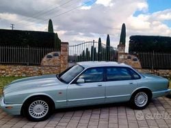Argento Usata 1998 Jaguar XJ8 Tre volumi | 14.800 € (Buon prezzo)