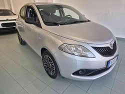 Argento metallizzato Usata 2018 Lancia Ypsilon Gold Due volumi | 9900 € (Buon prezzo)