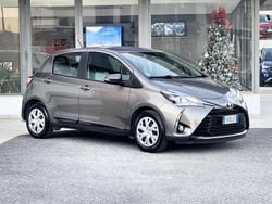 Grigio Usata 2018 Toyota Yaris Tre volumi | 9900 € (Buon prezzo)