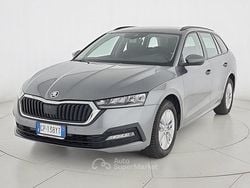 Grigio scuro Usata 2023 Skoda Octavia Executive Station wagon | 23.900 € (Buon prezzo)