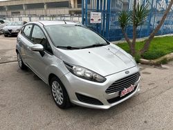Argento Usata 2015 Ford Fiesta Tre volumi | 8200 € (Buon prezzo)
