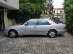 Usata 2001 Mercedes E240 Tre volumi | 5000 €