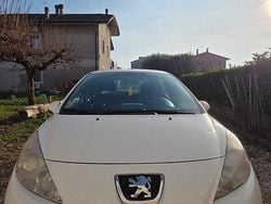 Bianco Usata 2010 Peugeot 207 Tre volumi | 2600 € (Ottimo prezzo)