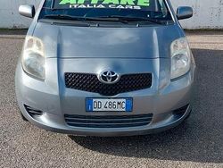 Grigio Usata 2006 Toyota Yaris Tre volumi | 3699 €