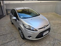 Grigio Usata 2010 Ford Fiesta Due volumi | 6990 € (Molto cara)