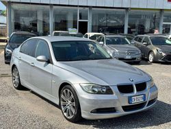 Grigio Usata 2005 BMW 320 Tre volumi | 2900 € (Buon prezzo)