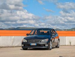 Grigio Usata 2000 Lexus IS200 Tre volumi | 7500 €