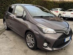 Usata 2015 Toyota Yaris Style Tre volumi | 8999 € (Molto cara)