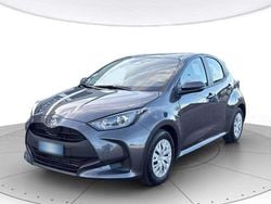 Grigio Usata 2025 Toyota Yaris Hybrid Active Tre volumi | 18.200 € (Super prezzo)