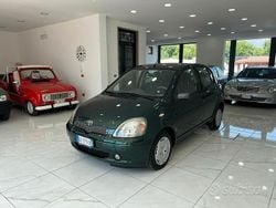 Verde Usata 2002 Toyota Yaris Luna Tre volumi | 2900 € (Cara)
