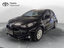 Nero Usata 2021 Toyota Yaris Hybrid Active Tre volumi | 15.150 € (Ottimo prezzo)
