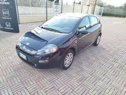 Nero Usata 2016 Fiat Punto Lounge Tre volumi | 5900 € (Buon prezzo)