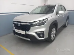 Grigio medio metal. Usata 2023 Suzuki SX4 S-Cross SUV | 20.500 € (Buon prezzo)