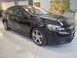 Nero Usata 2016 Volvo V40 Kinetic Tre volumi | 9800 € (Buon prezzo)