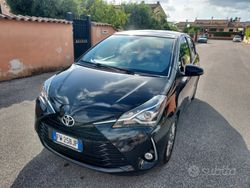 Nero Usata 2019 Toyota Yaris Lounge Tre volumi | 12.500 € (Cara)