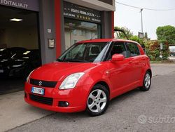 Rosso / pastello Usata 2005 Suzuki Swift Due volumi | 4900 € (Cara)