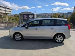 Argento Usata 2011 Peugeot 5008 Premium Monovolume | 4490 € (Buon prezzo)