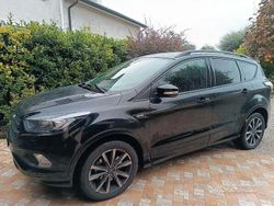 Usata 2018 Ford Kuga ST-Line SUV | 16.500 €