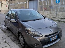 Grigio Usata 2012 Renault Clio IV Tre volumi | 4000 € (Buon prezzo)