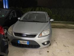 Grigio Usata 2008 Ford Focus Tre volumi | 2499 € (Buon prezzo)