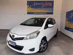 Bianco Usata 2012 Toyota Yaris Lounge Tre volumi | 7000 € (Buon prezzo)