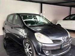 Grigio Usata 2010 Renault Clio II Tre volumi | 2490 € (Ottimo prezzo)