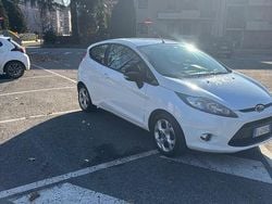 Bianco Usata 2012 Ford Fiesta Tre volumi | 4600 € (Buon prezzo)